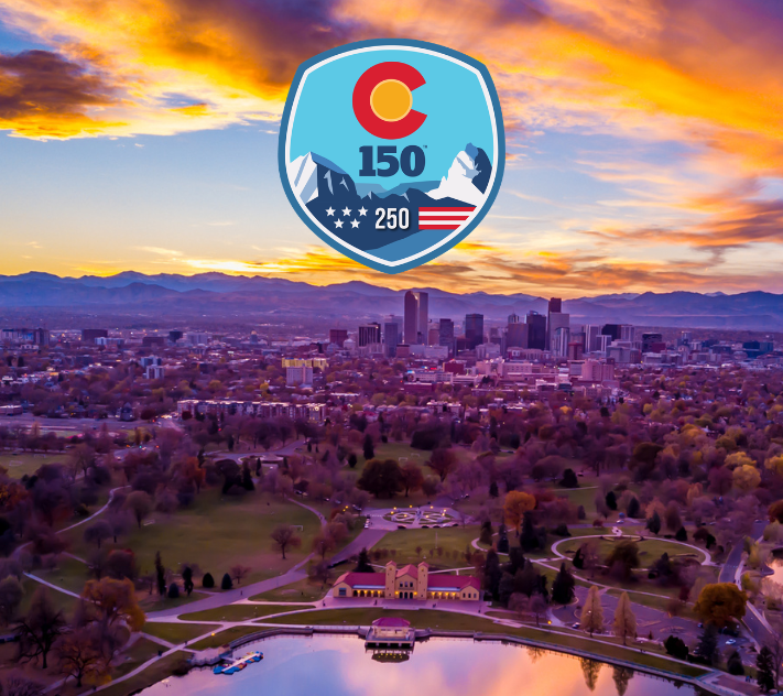 Horizonte de Denver con sesquisemiquincentenariogo